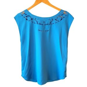 Lauren Conrad Sleeveless Blue Floral Embroidered Keyhole Back Shirt Size Small